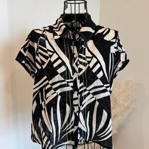Tahari Linen Blend Safari Print Short Sleeve Cropped Button Up Top Medium-Travel